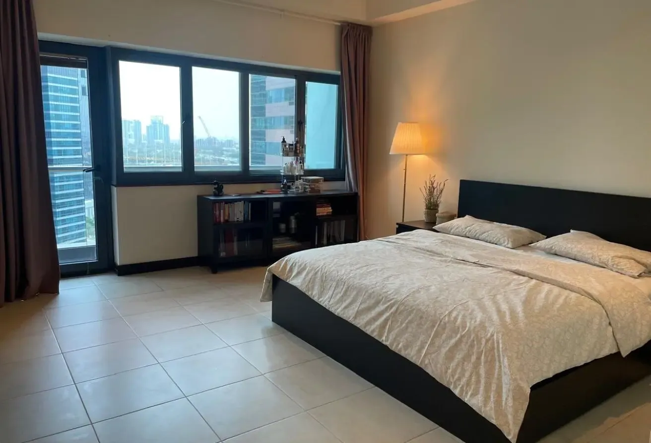 2 BEDROOM APARTMENT | FULL LAKE VIEW | VACANT