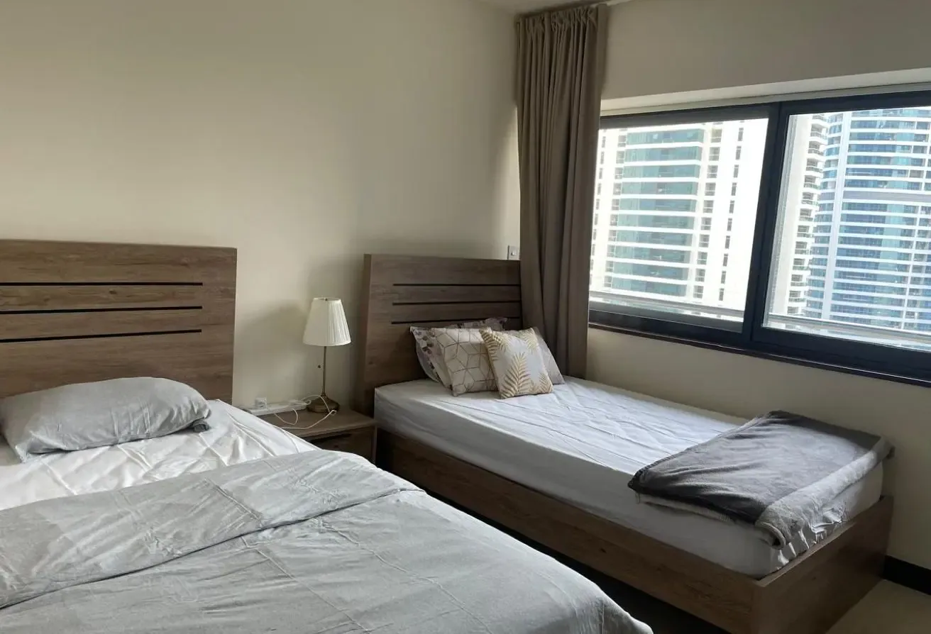 2 BEDROOM APARTMENT | FULL LAKE VIEW | VACANT