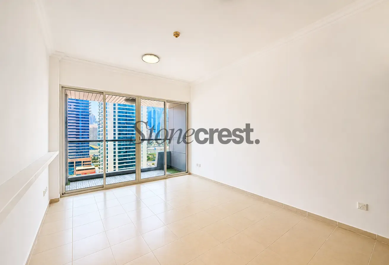 Vacant | Unfurnished | Lake View | Closed Kitchen