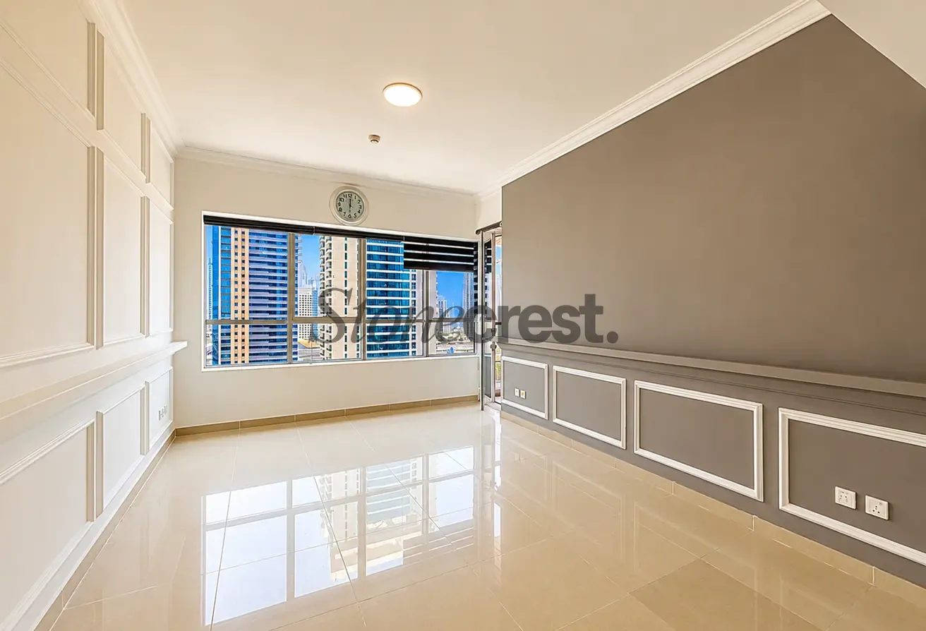 Vacant | Unfurnished | Lake View | Closed Kitchen