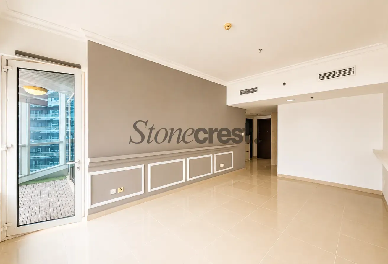 Vacant | Unfurnished | Lake View | Closed Kitchen