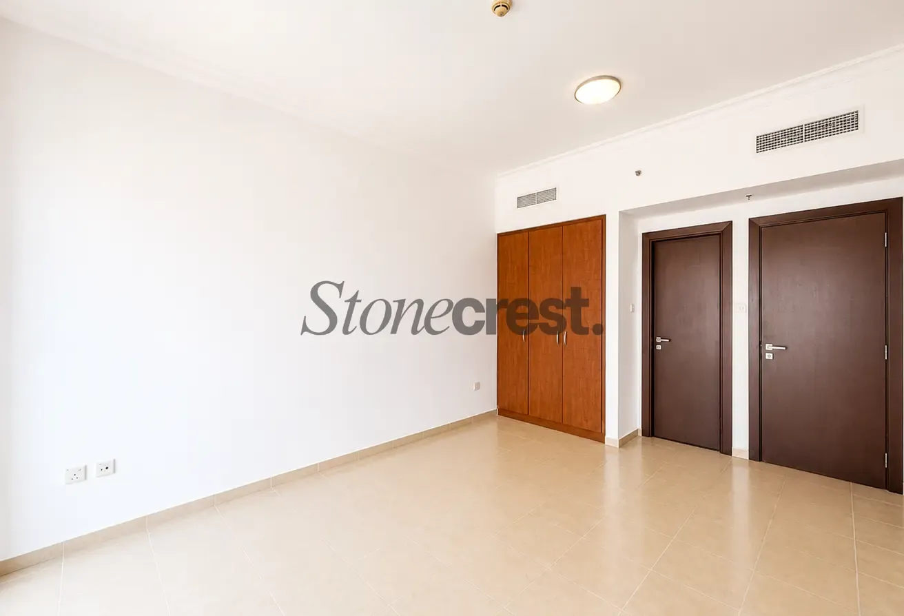 Vacant | Unfurnished | Lake View | Closed Kitchen