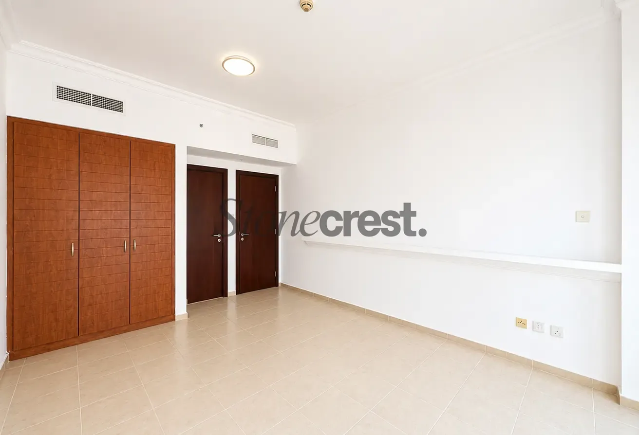 Vacant | Unfurnished | Lake View | Closed Kitchen