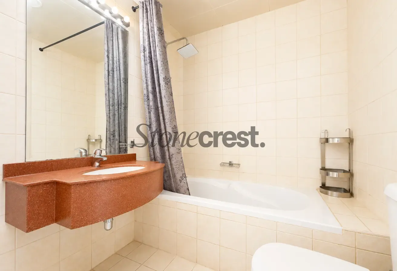 Vacant | Unfurnished | Lake View | Closed Kitchen