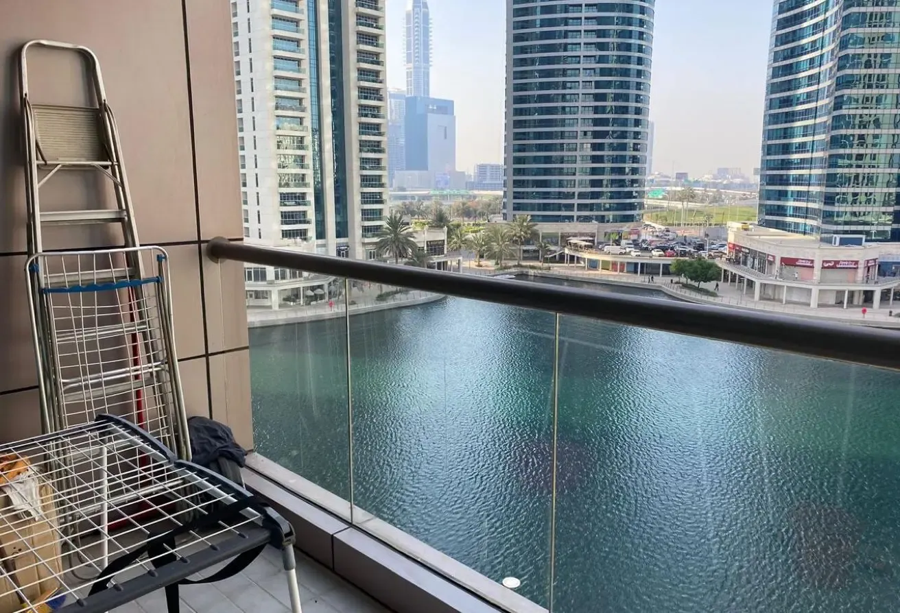 2BHK WITH BALCONY| LOW PRICE| LAKE VIEW| VACANT|