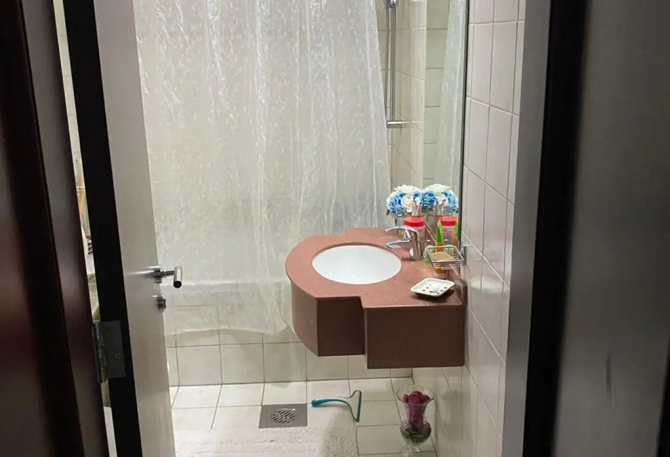 2BHK WITH BALCONY| LOW PRICE| LAKE VIEW| VACANT|