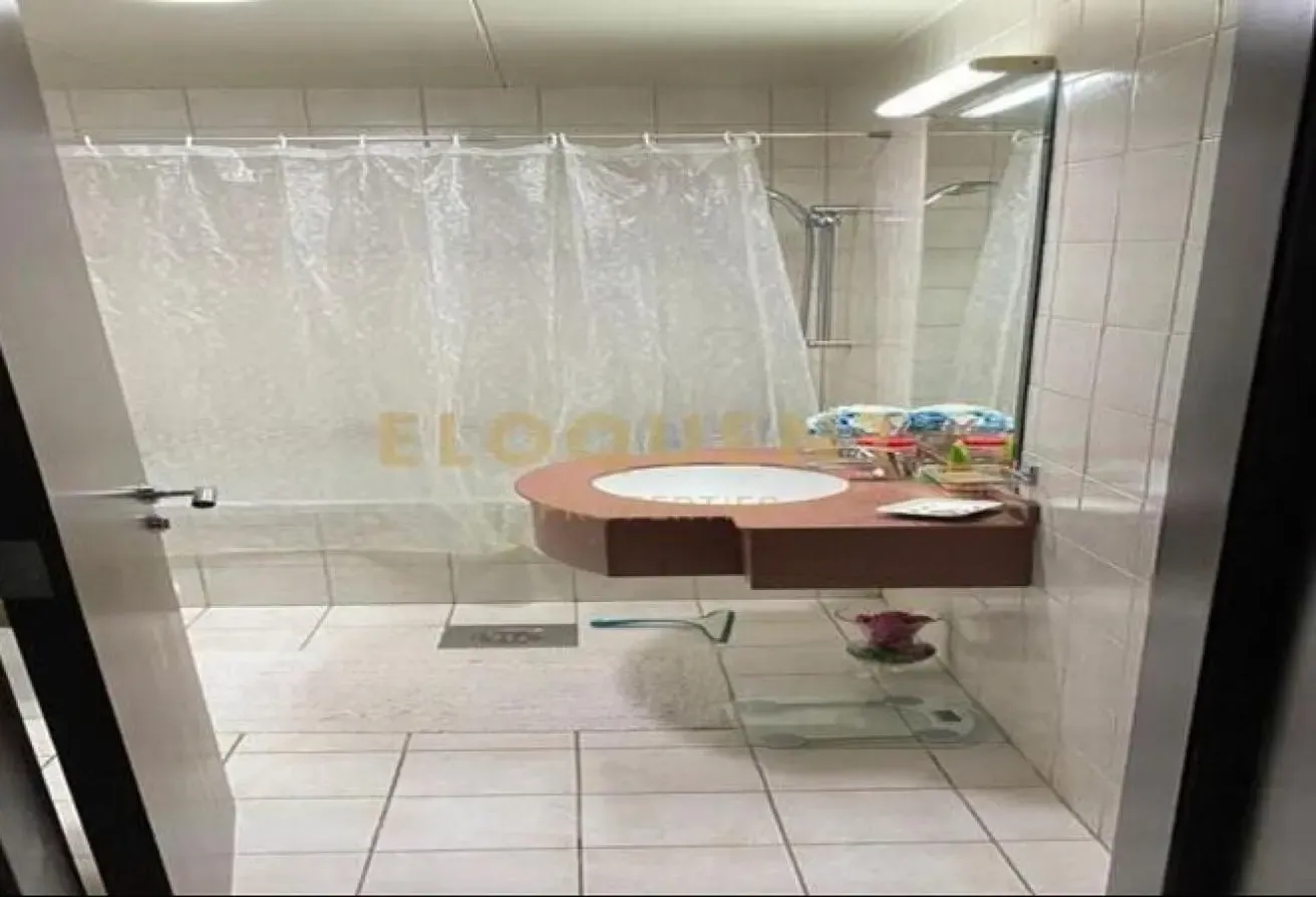 Vacant | Unfurnished | Closed Kitchen