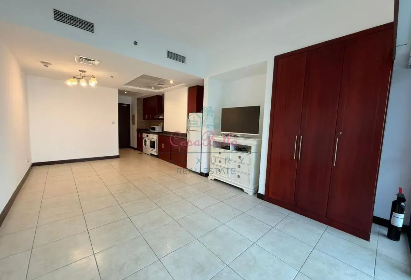 Unfurnished | Low Floor | Water View