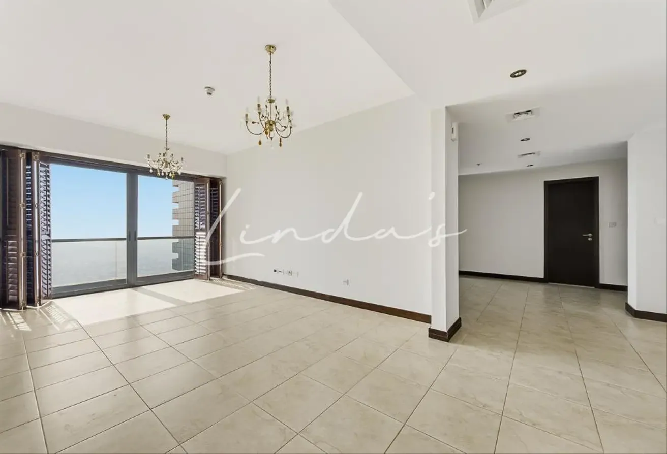 Vacant | Maids | 2 Parkings | Lake and Golf Views