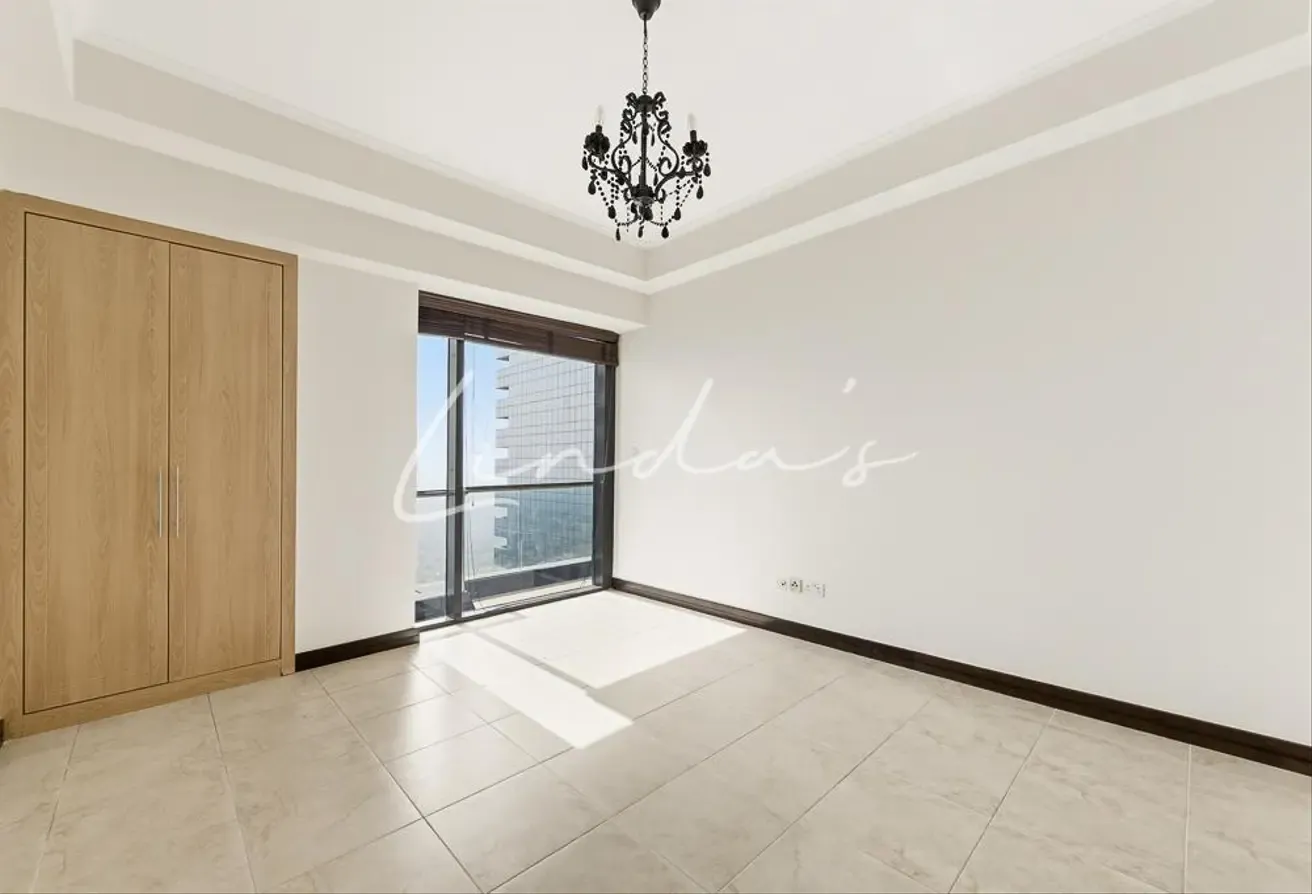 Vacant | Maids | 2 Parkings | Lake and Golf Views