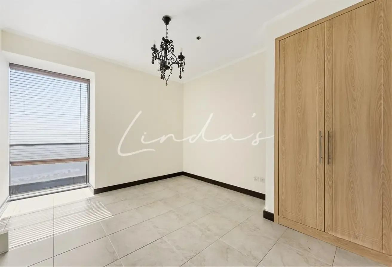 Vacant | Maids | 2 Parkings | Lake and Golf Views