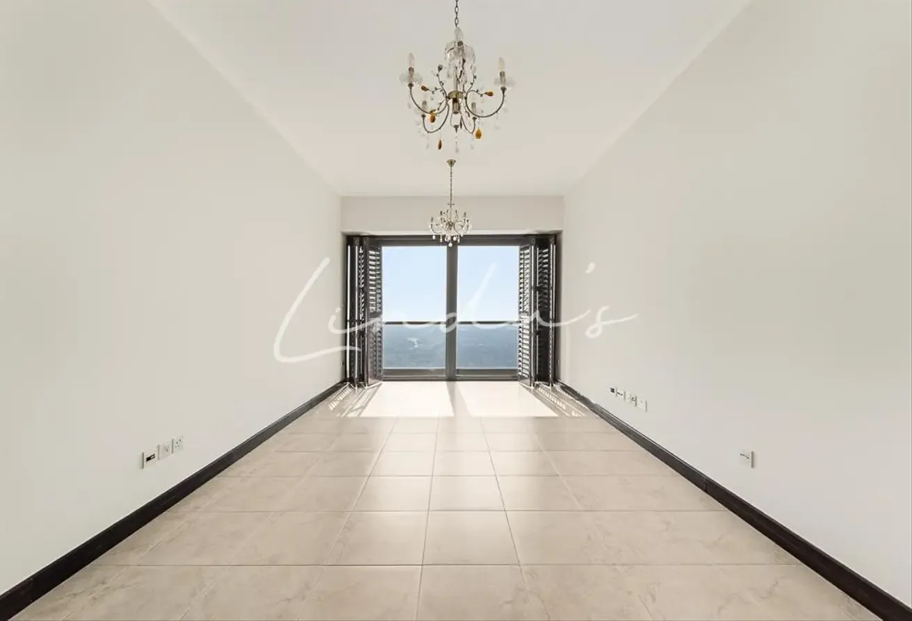 Vacant | Maids | 2 Parkings | Lake and Golf Views