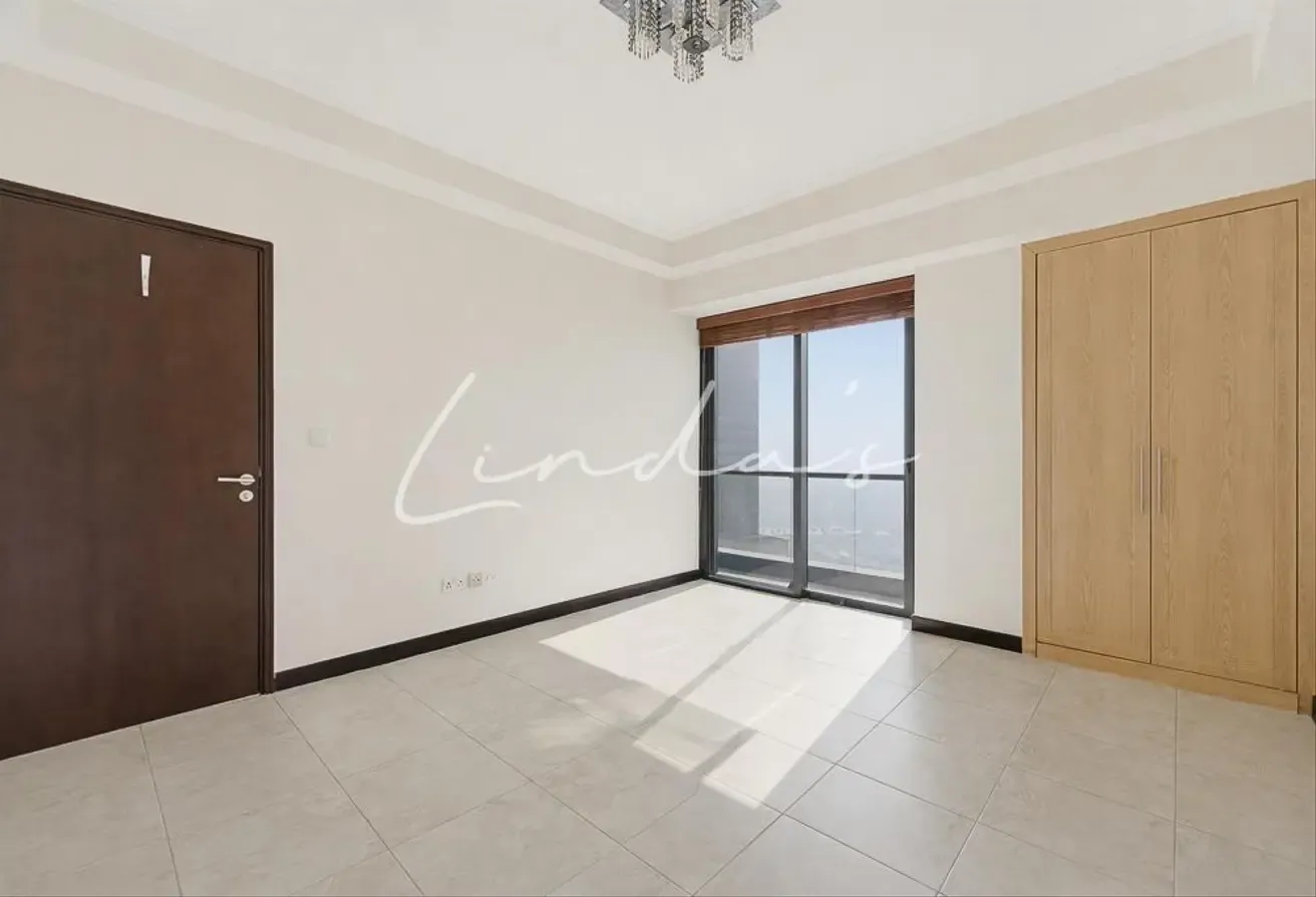 Vacant | Maids | 2 Parkings | Lake and Golf Views
