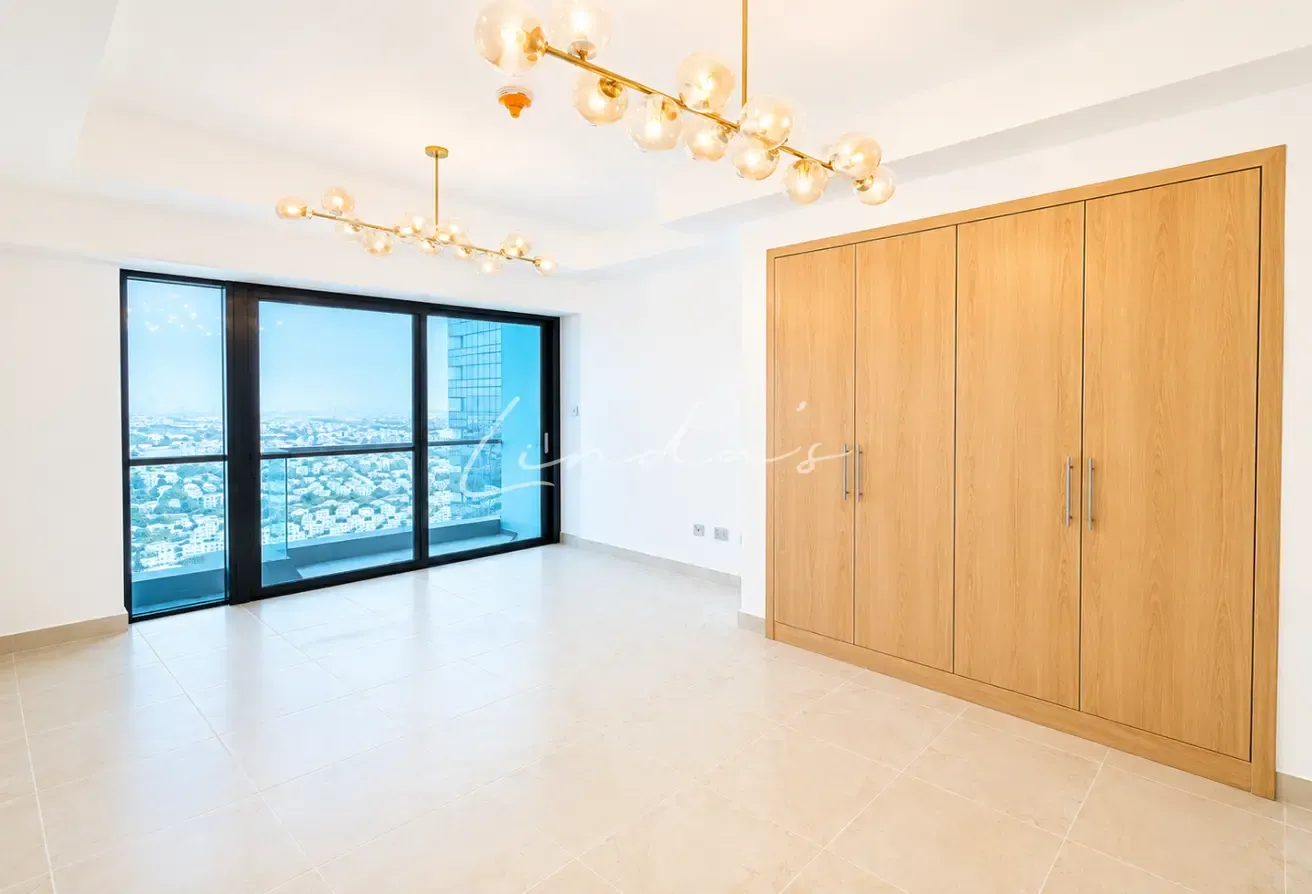 Upgraded 4BR| Maid | High Floor|2 Parking | Vacant