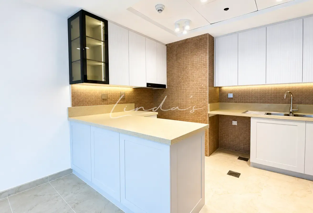 Upgraded 4BR| Maid | High Floor|2 Parking | Vacant