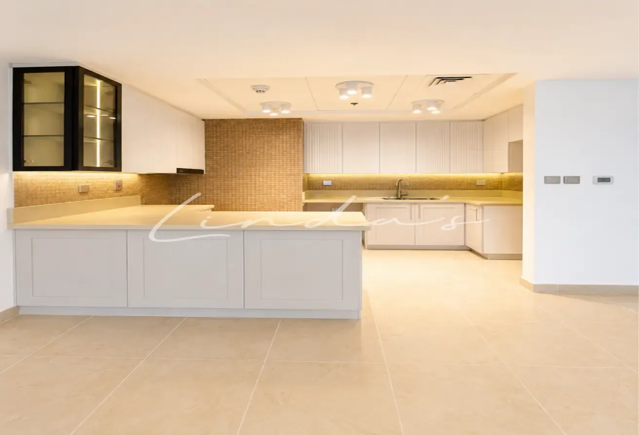 Upgraded 4BR| Maid | High Floor|2 Parking | Vacant