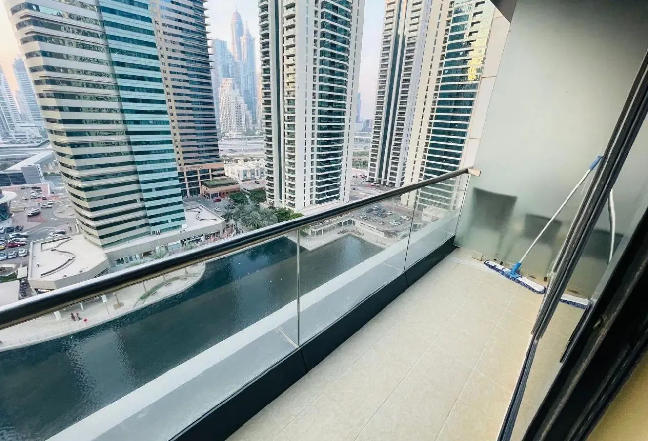 STUIDO| WITH BALCONY| HUGE LAYOUT| LAKE VIEW|