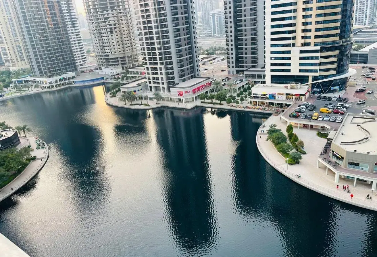 STUIDO| WITH BALCONY| HUGE LAYOUT| LAKE VIEW|