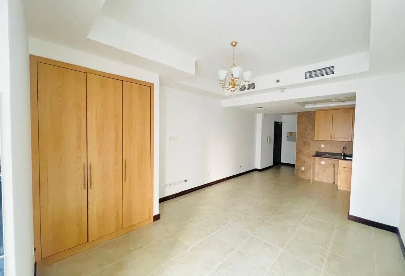STUIDO| WITH BALCONY| HUGE LAYOUT| LAKE VIEW|