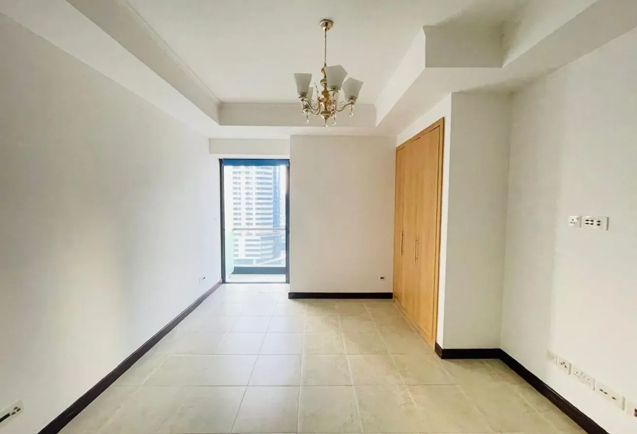 STUIDO| WITH BALCONY| HUGE LAYOUT| LAKE VIEW|