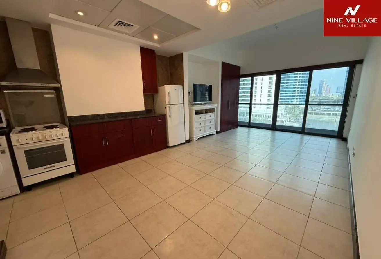 Spacious Studio - Lake View - Balcony