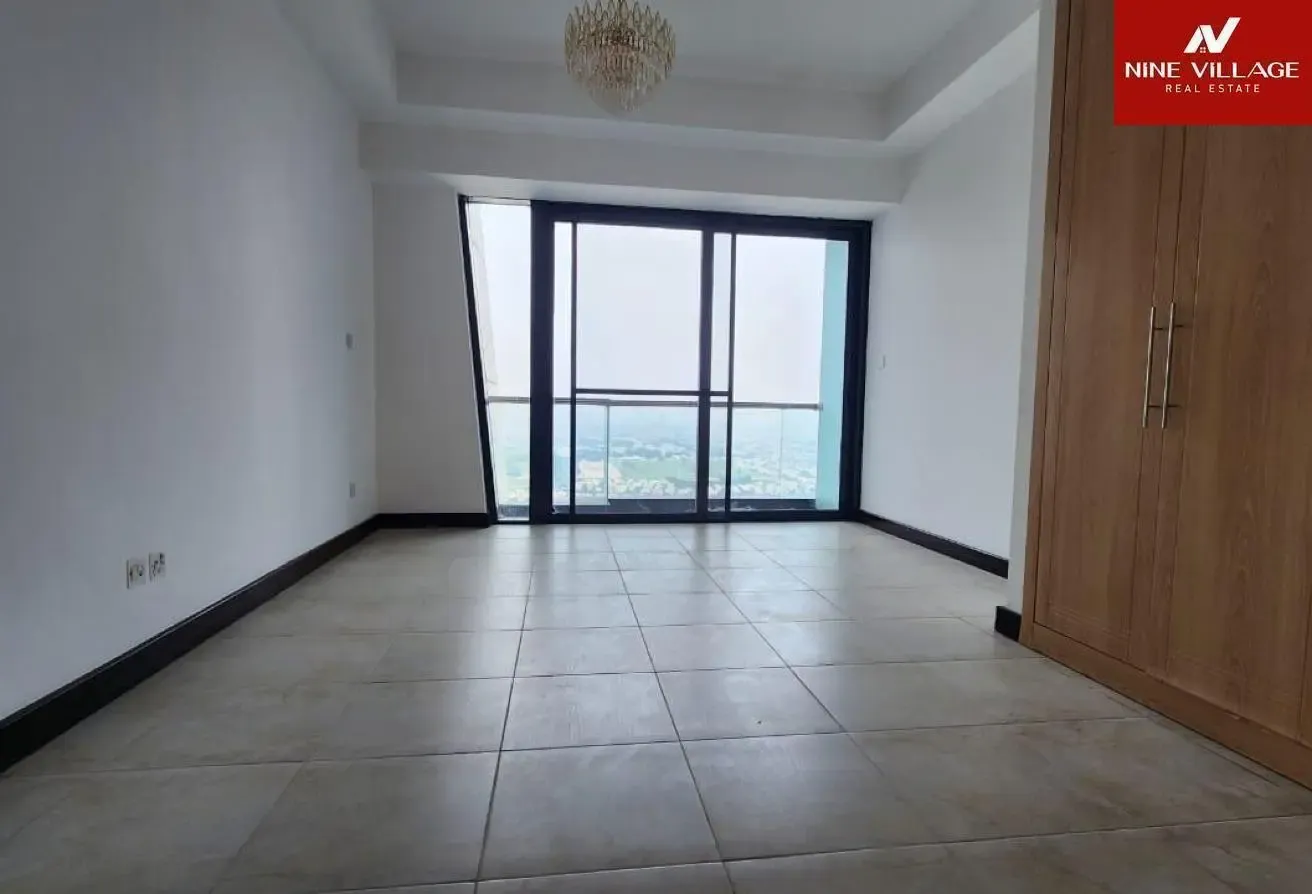 En-Suite 4-Bedrooms + Maid- High Floor - Lake View