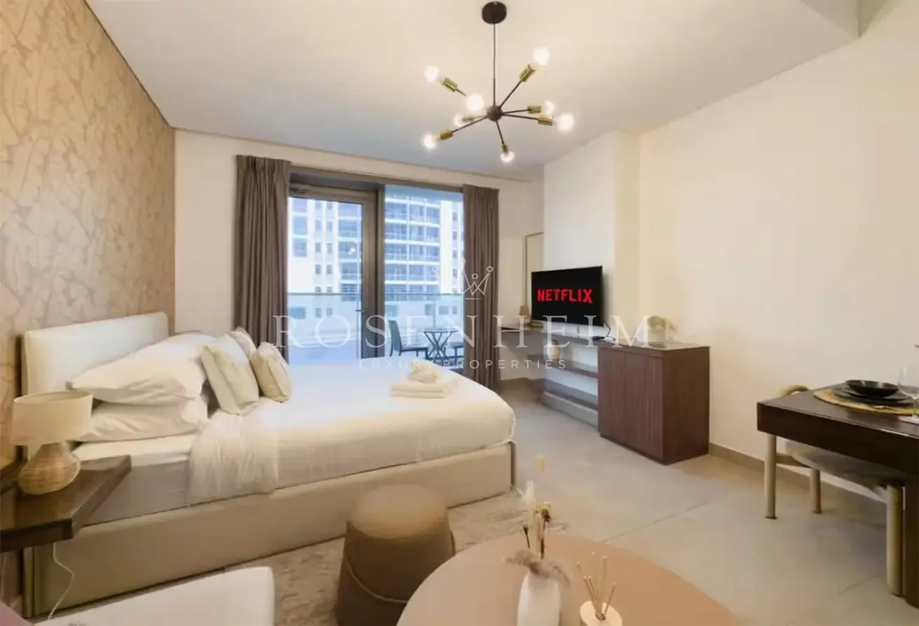 Vacant | Modern  | Fully Furnished | Next To Beach