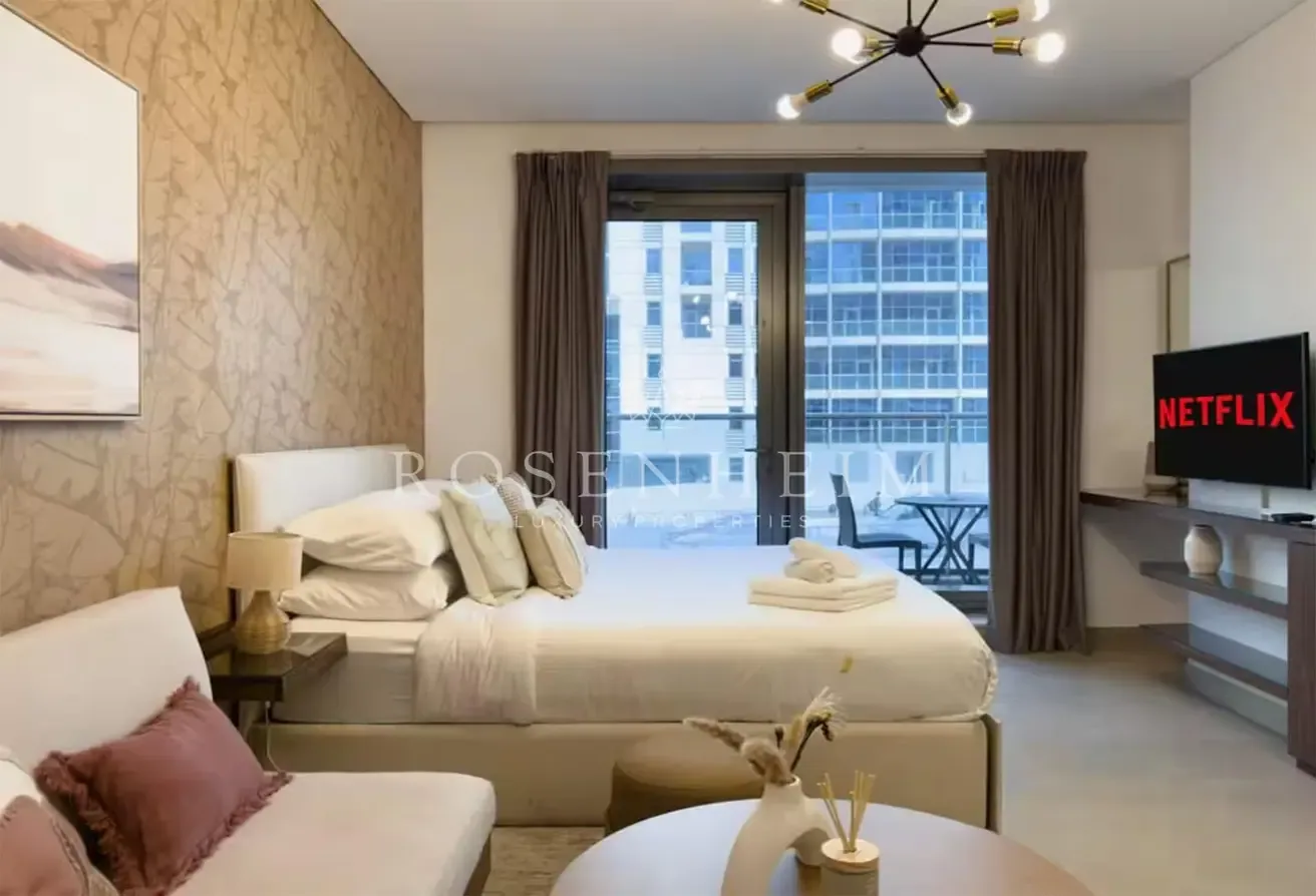 Vacant | Modern  | Fully Furnished | Next To Beach