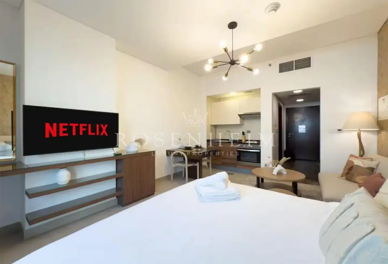 Vacant | Modern  | Fully Furnished | Next To Beach