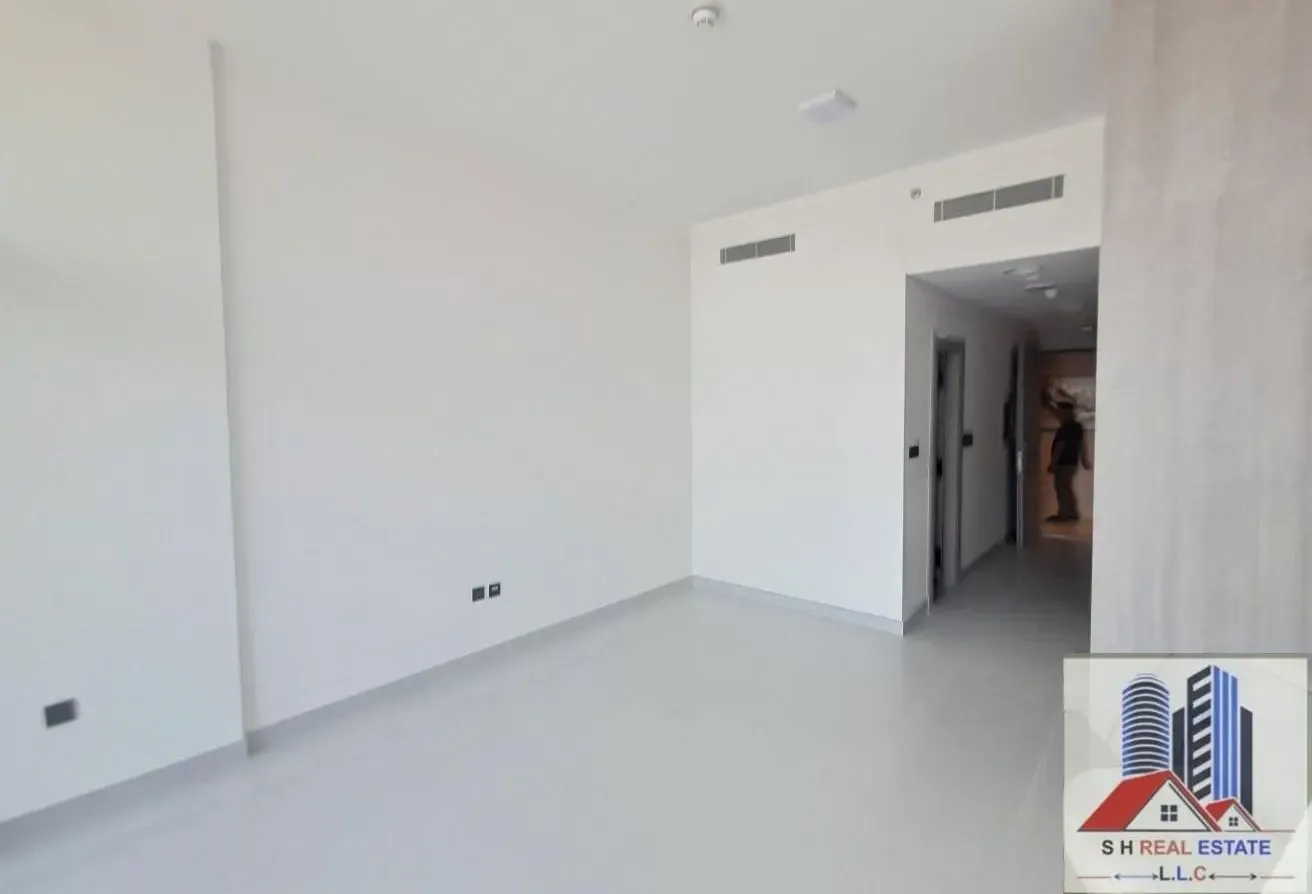 Studio Apartment in Liwan, 448 Sqft, 1 Parking