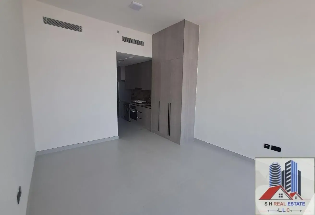 Studio Apartment in Liwan, 448 Sqft, 1 Parking