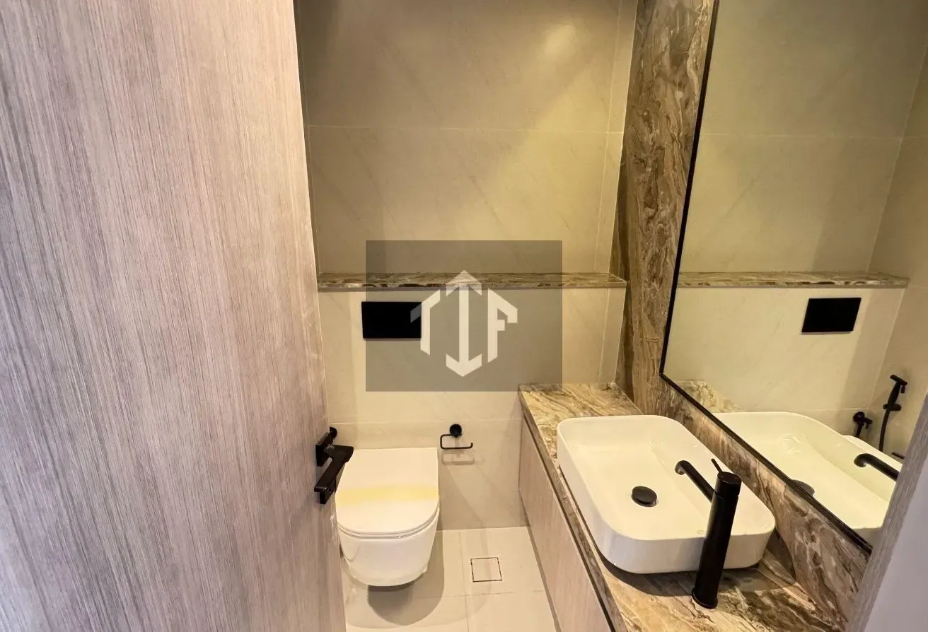 Huge Brand New Studio with kitchen appliances
