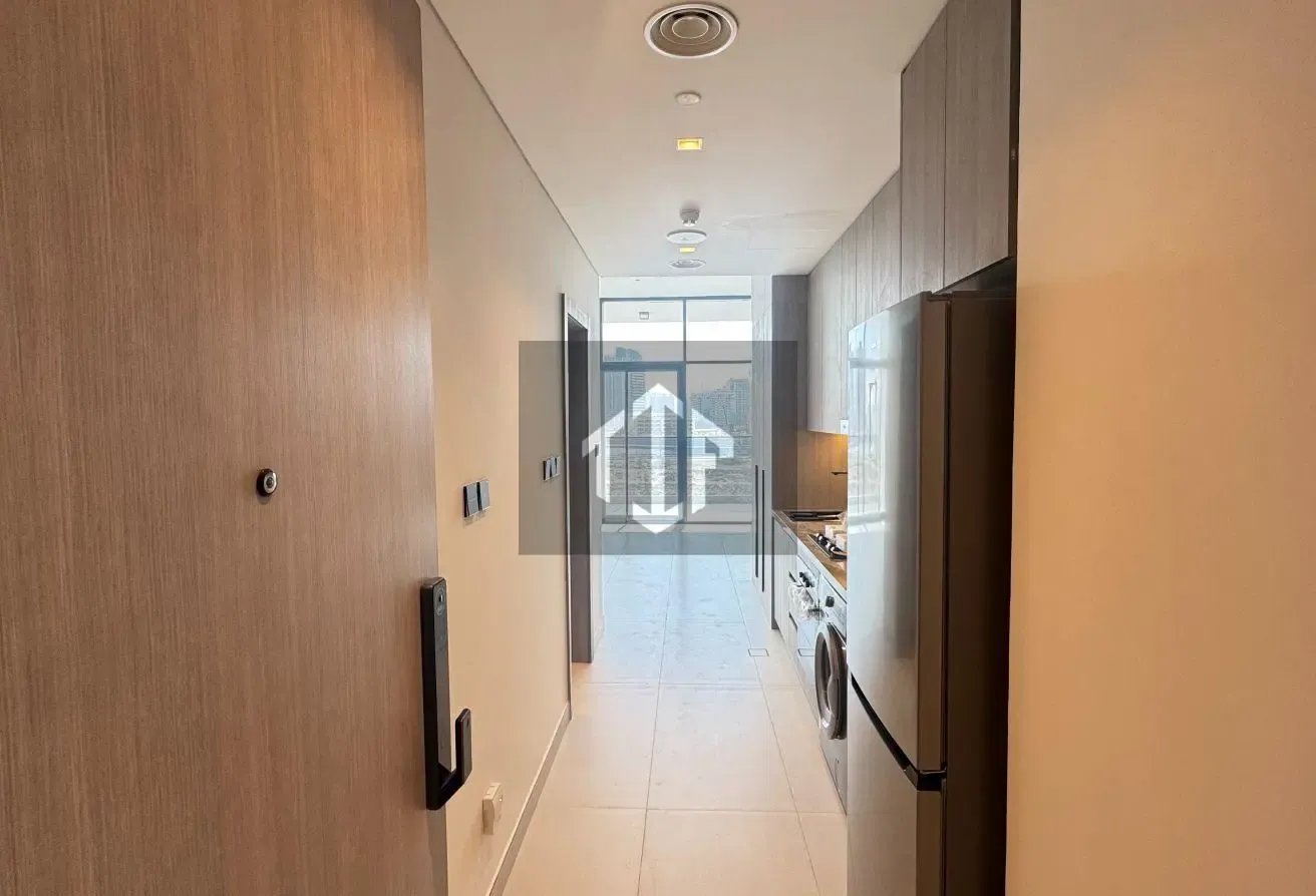 Huge Brand New Studio with kitchen appliances