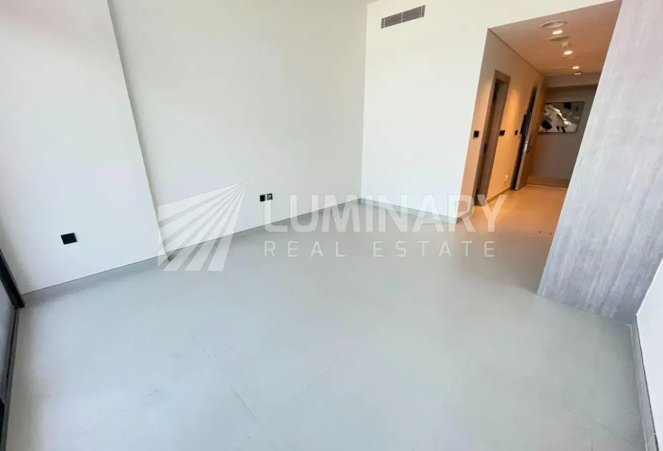 Brand New Studio in Celine by Vision, Liwan