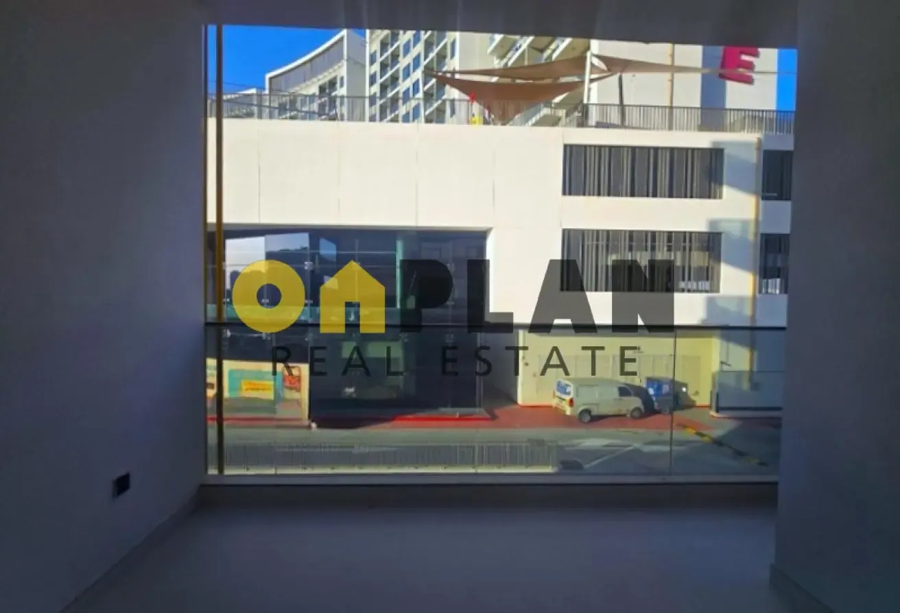 Vacant 1BR | Kitchen appliance | With Balcony