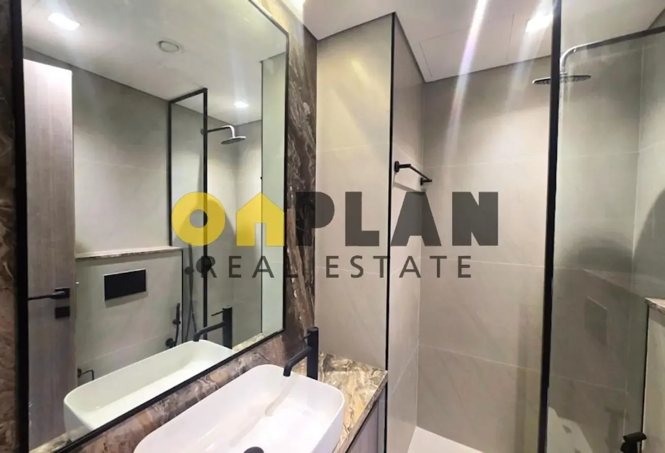 Vacant 1BR | Kitchen appliance | With Balcony