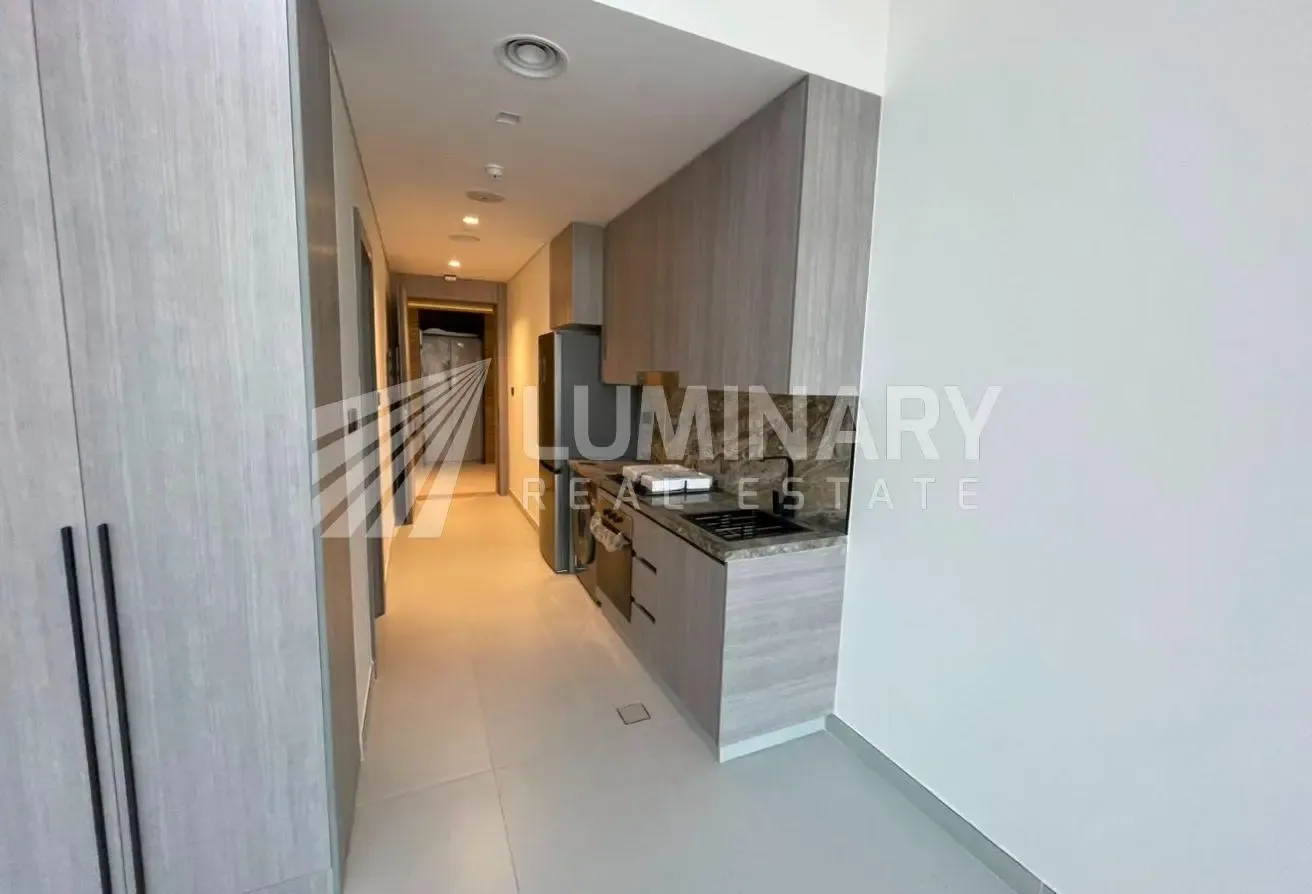 Luxurious Brand new -Kitchen appliances-Open view