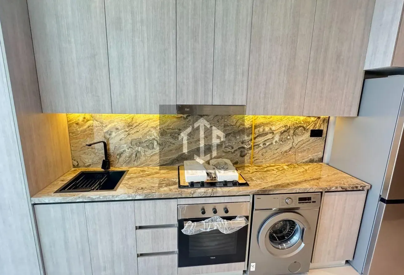 Brand New Studio Prime Location High Floor