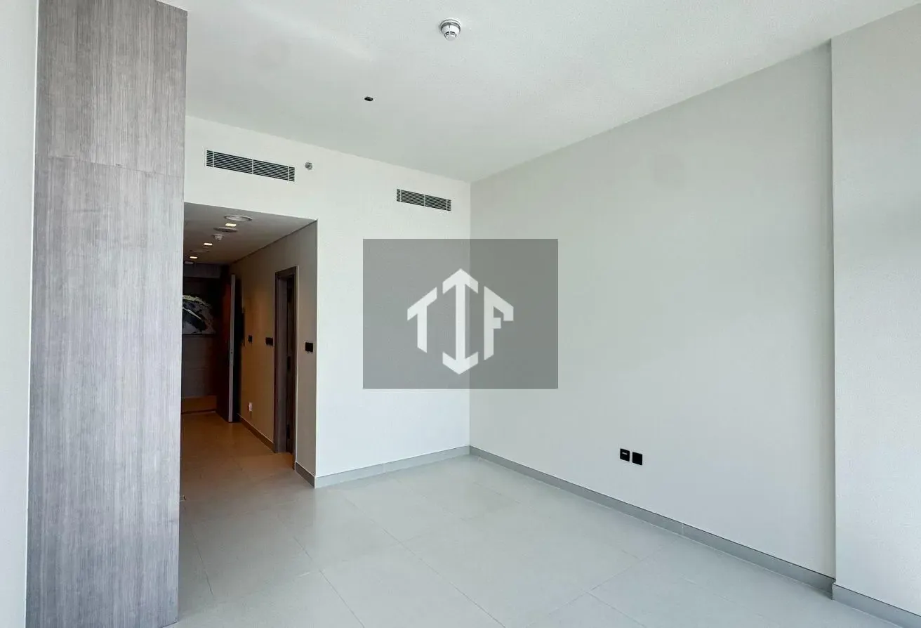 Brand New Studio Prime Location High Floor