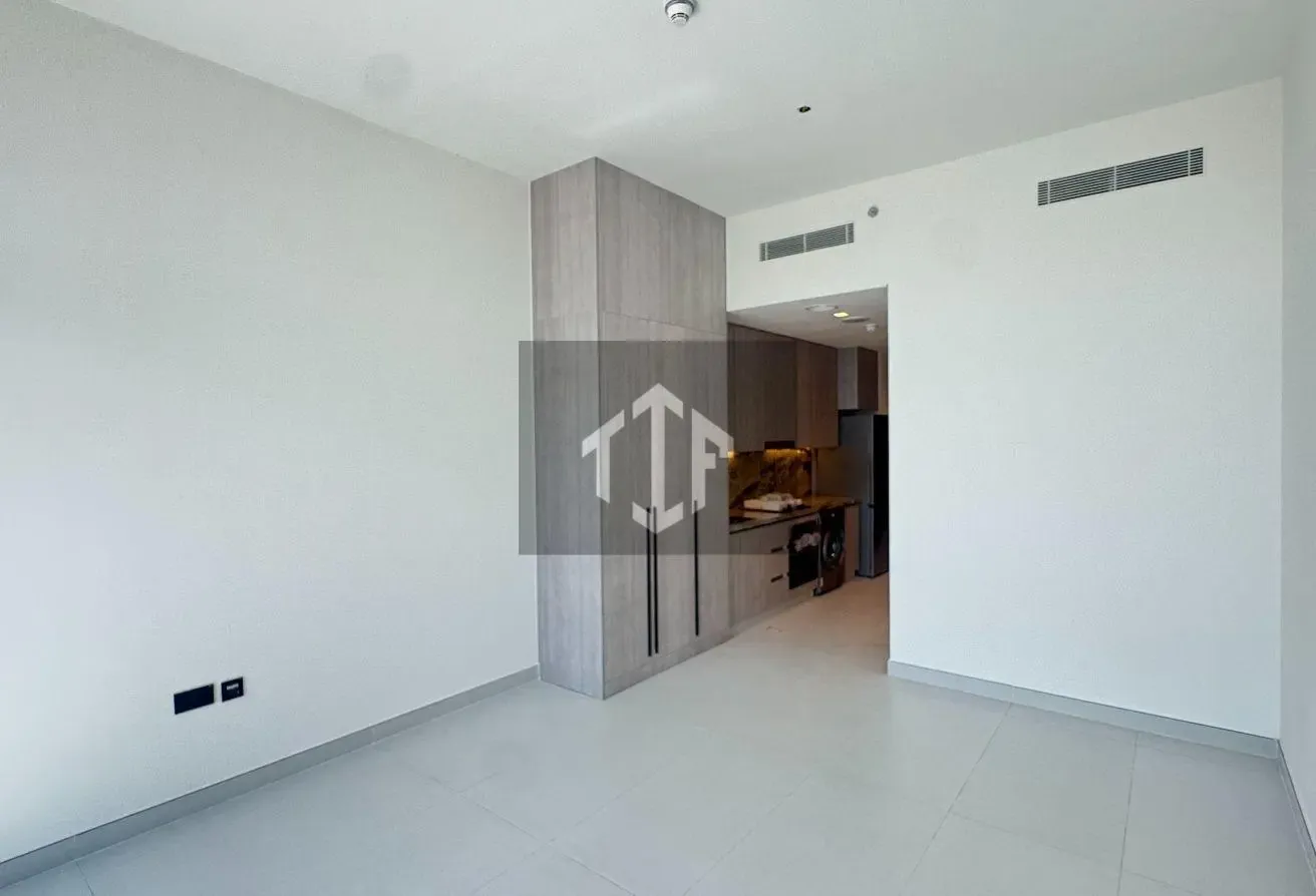 Brand New Studio Prime Location High Floor