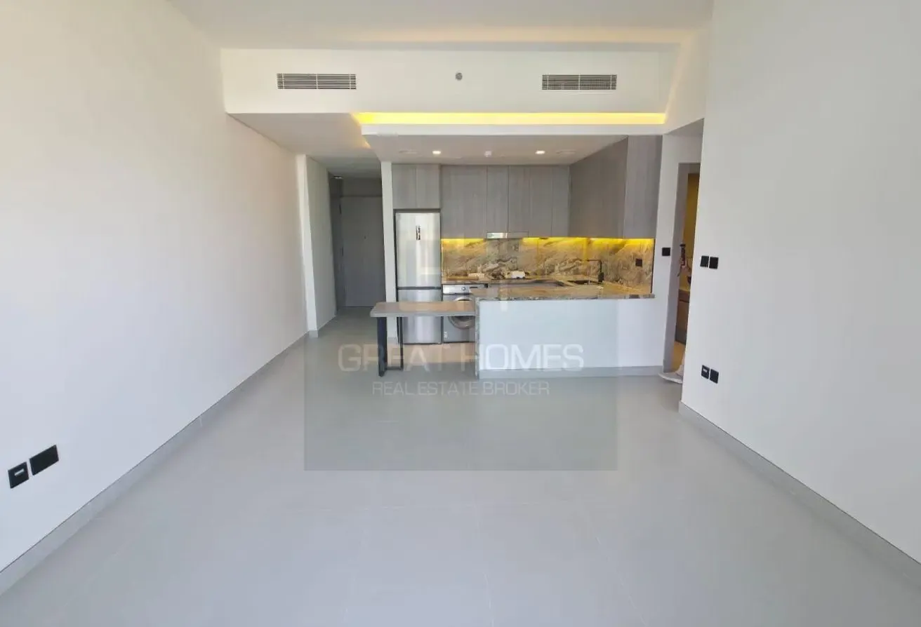 Ready to Move in | 1BHK | Semi Furnished | Liwan