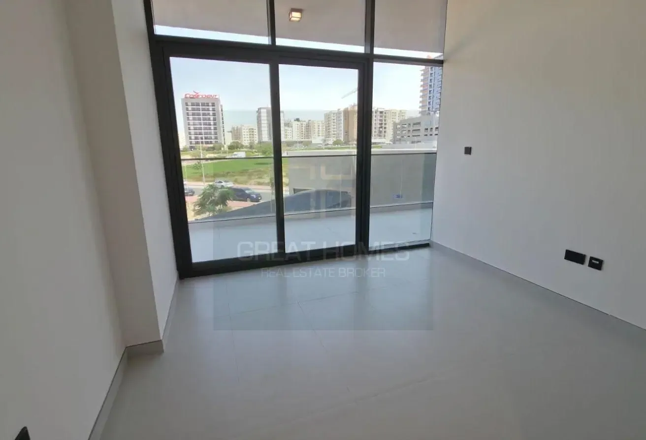 Ready to Move in | 1BHK | Semi Furnished | Liwan