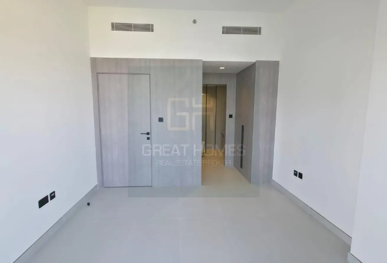 Ready to Move in | 1BHK | Semi Furnished | Liwan