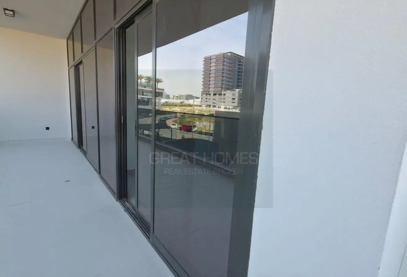 Ready to Move in | 1BHK | Semi Furnished | Liwan