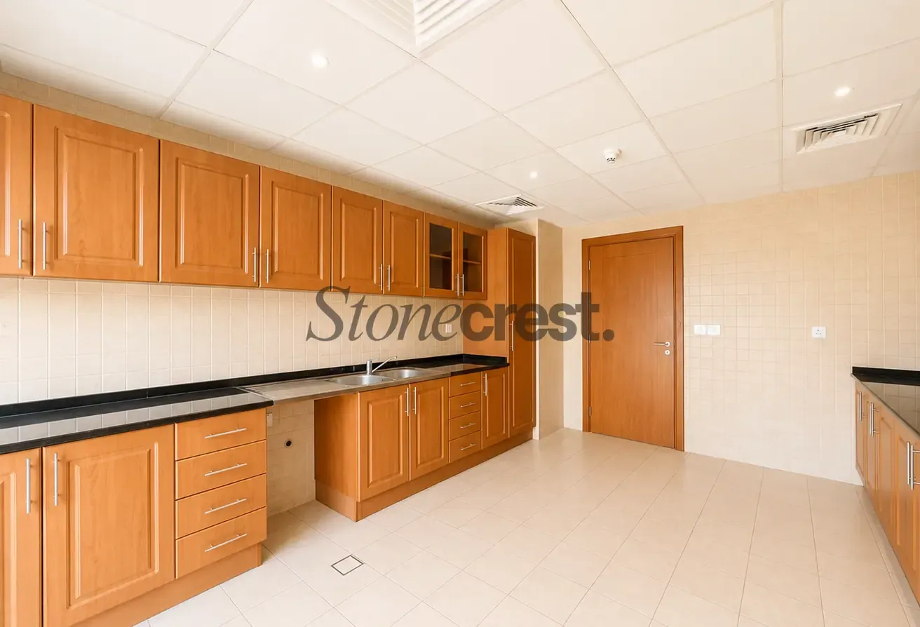 Lake View | Vacant | 2 Cheques | Vastu | Spacious