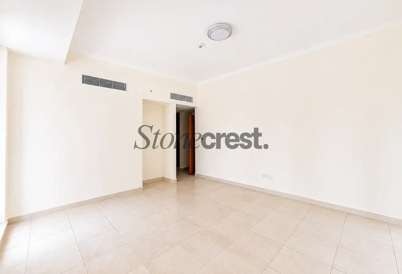 Lake View | Vacant | 2 Cheques | Vastu | Spacious
