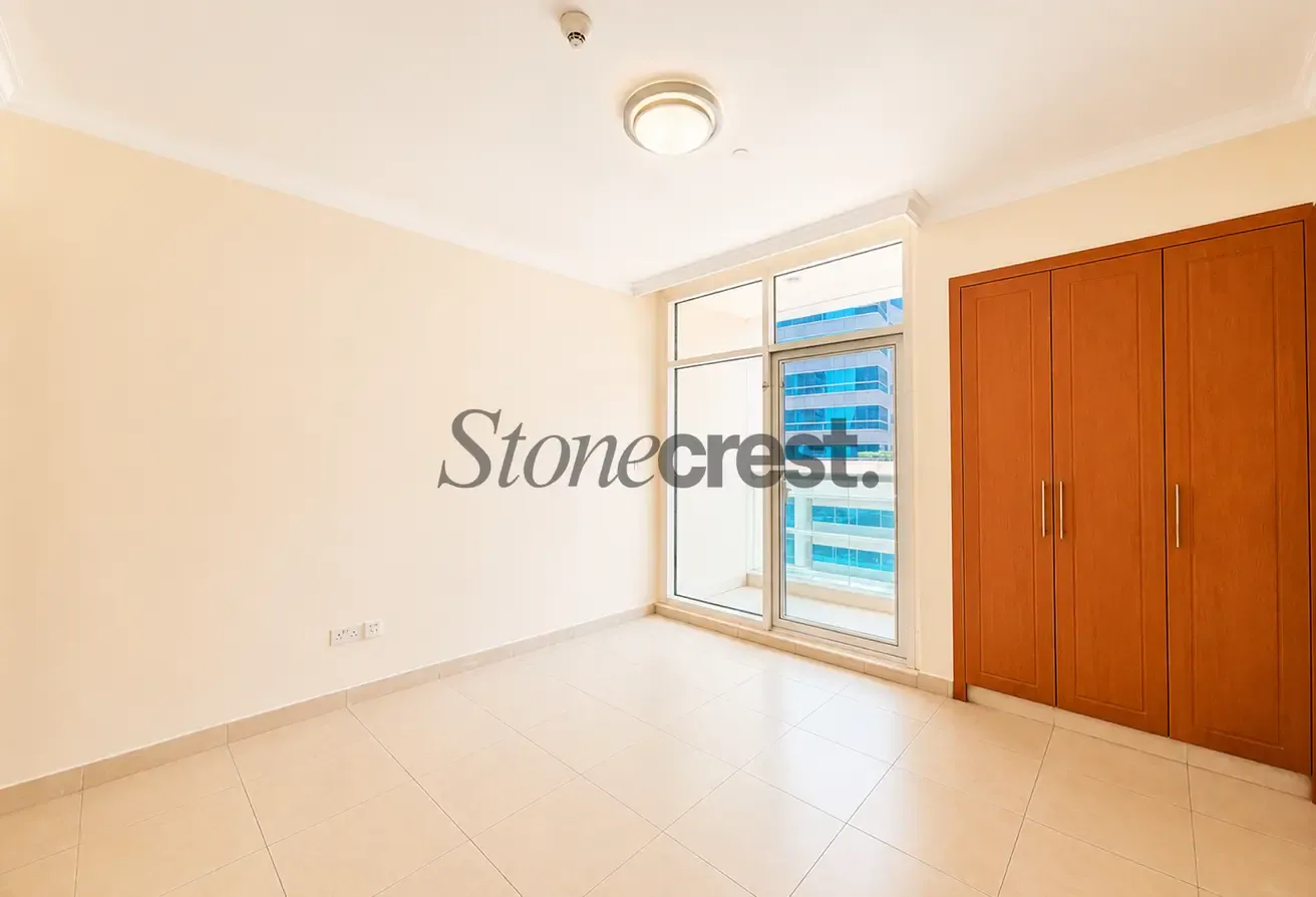 Lake View | Vacant | 2 Cheques | Vastu | Spacious