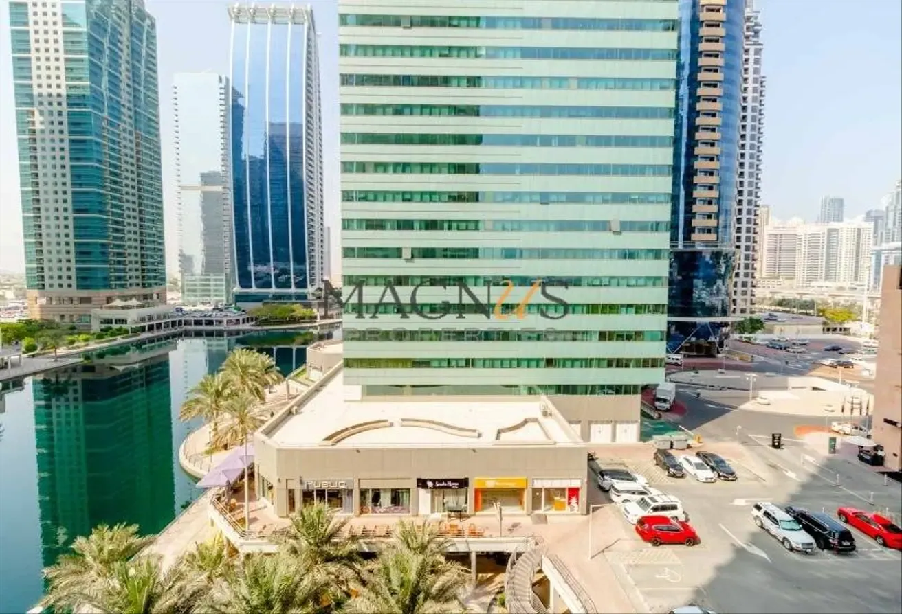 VASTU COMPLAINT | LAKE + MARINA SKY LINE VIEW