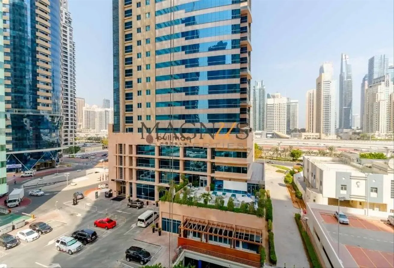 VASTU COMPLAINT | LAKE + MARINA SKY LINE VIEW