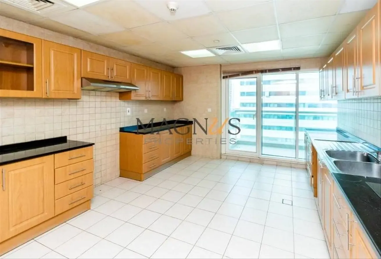 VASTU COMPLAINT | LAKE + MARINA SKY LINE VIEW